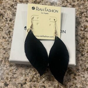 NEW in BOX Bohemia Genuine Leather Leaf Earrings in Black